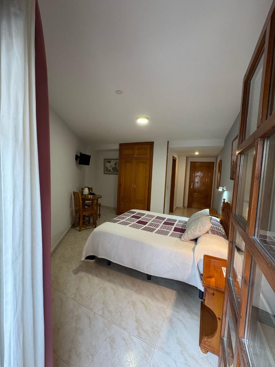 Photo of the whole room, Bedroom