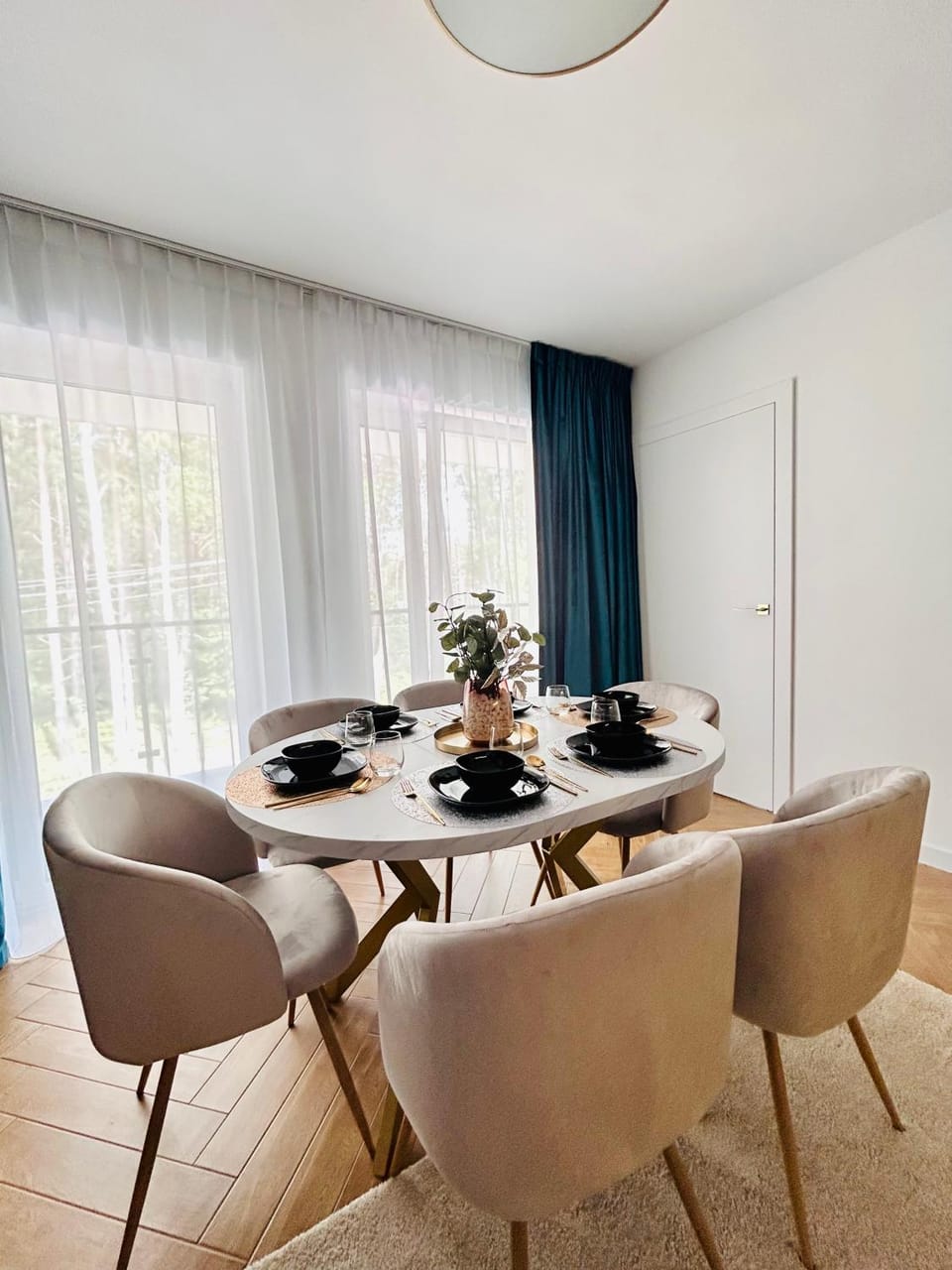 Living room, Dining area