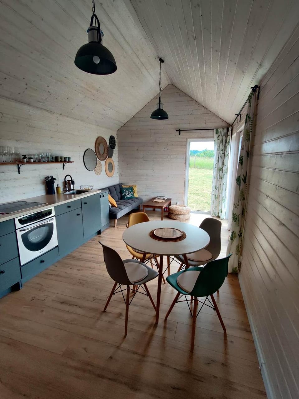 Kitchen or kitchenette, Living room, Dining area