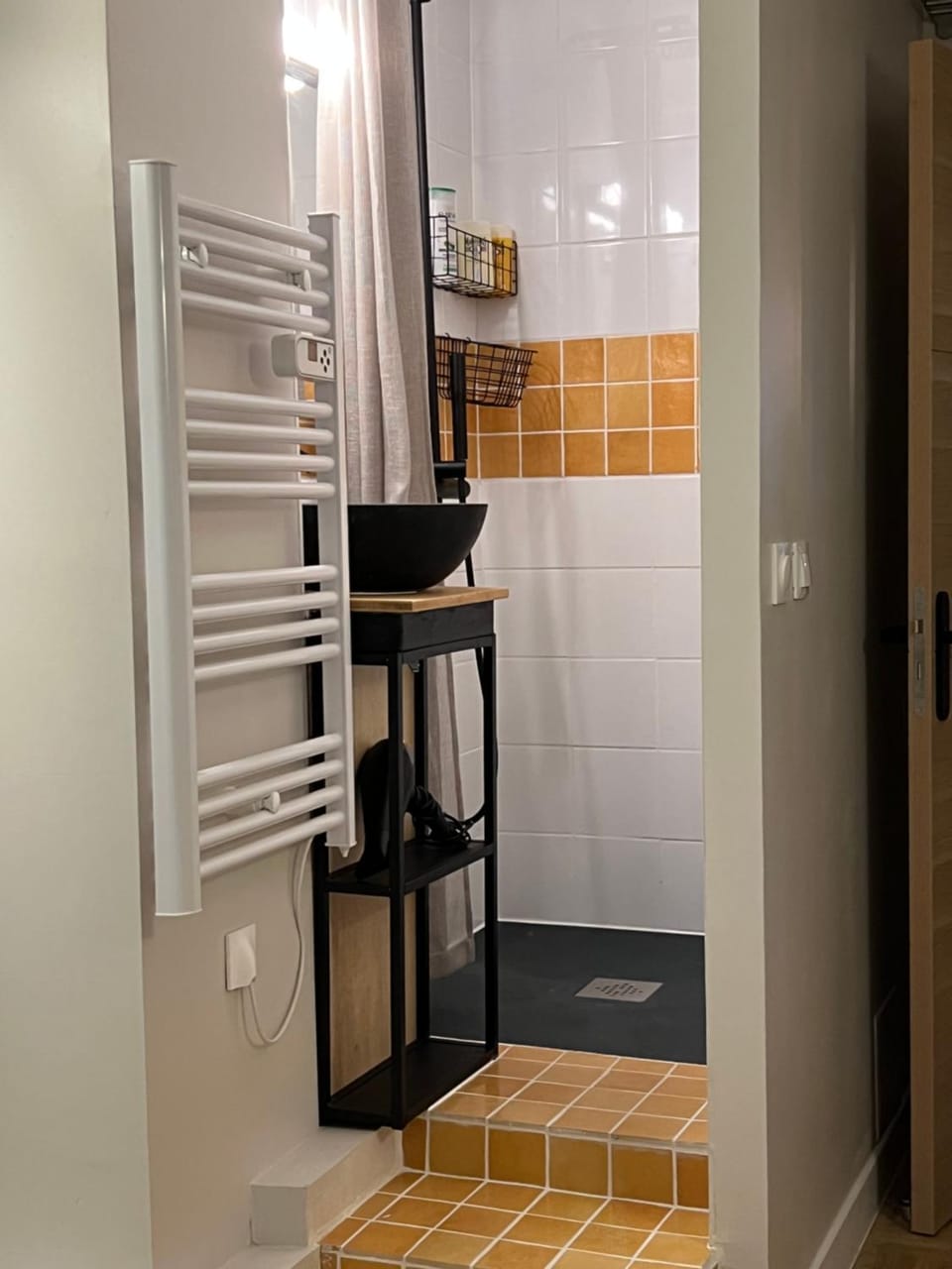 Shower, Bathroom, Bedroom, heating, internet, dryer