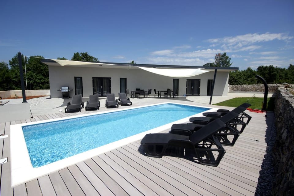Property building, BBQ facilities, Seating area, Swimming pool, air conditioner