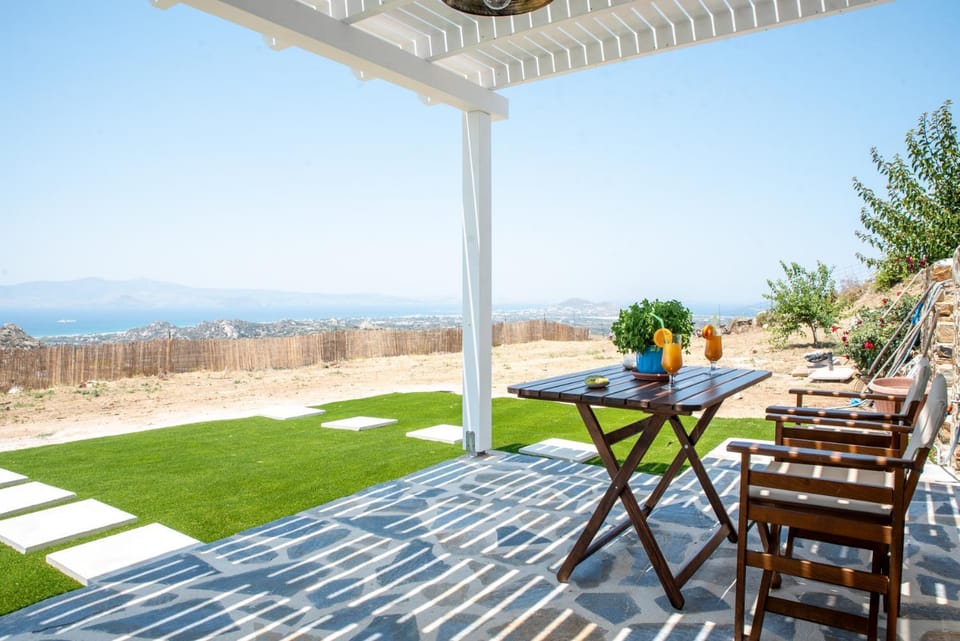 Property building, Patio, Balcony/Terrace, Sea view