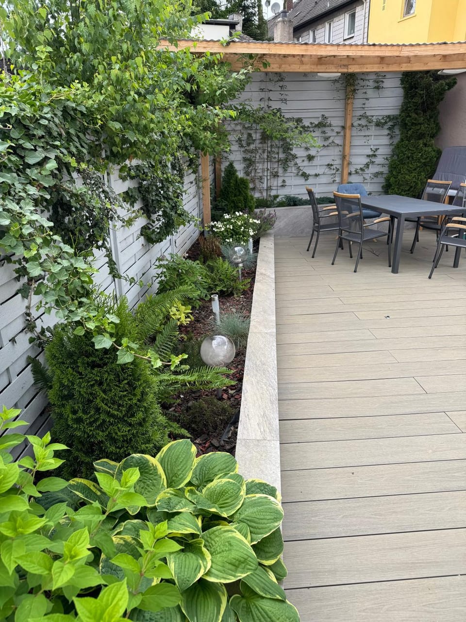 Garden, Dining area