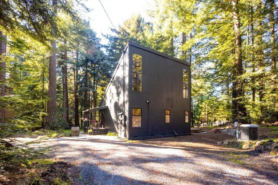 Modern House w. Fast Internet in 1 Acre Land House in Occidental