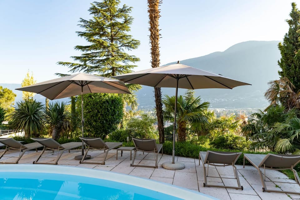 Nearby landmark, Garden view, Mountain view, Pool view, Swimming pool, sunbed