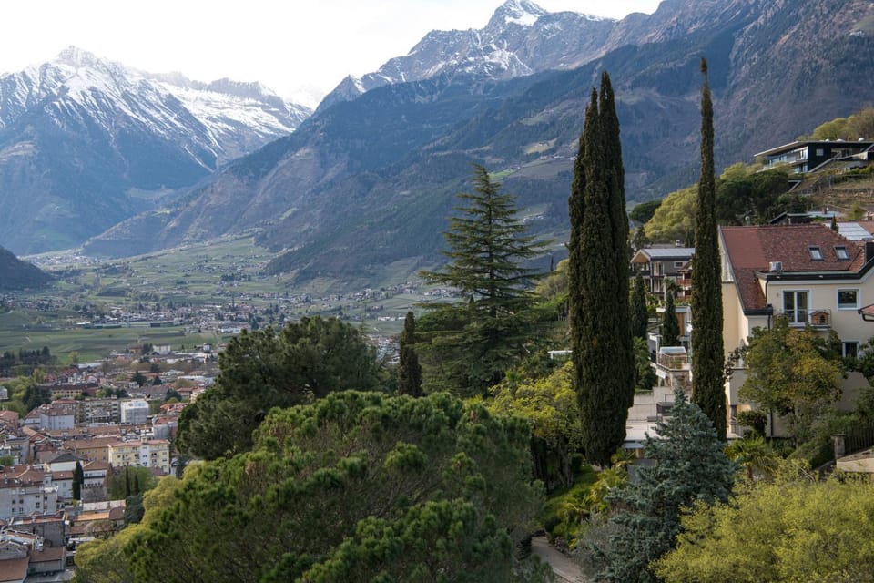 Nearby landmark, Natural landscape, Mountain view