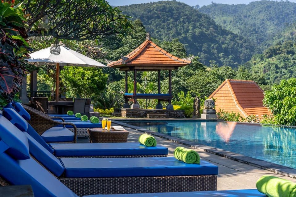 Mountain view, Pool view, Swimming pool, sunbed, Internal: Not applicable to any particular room