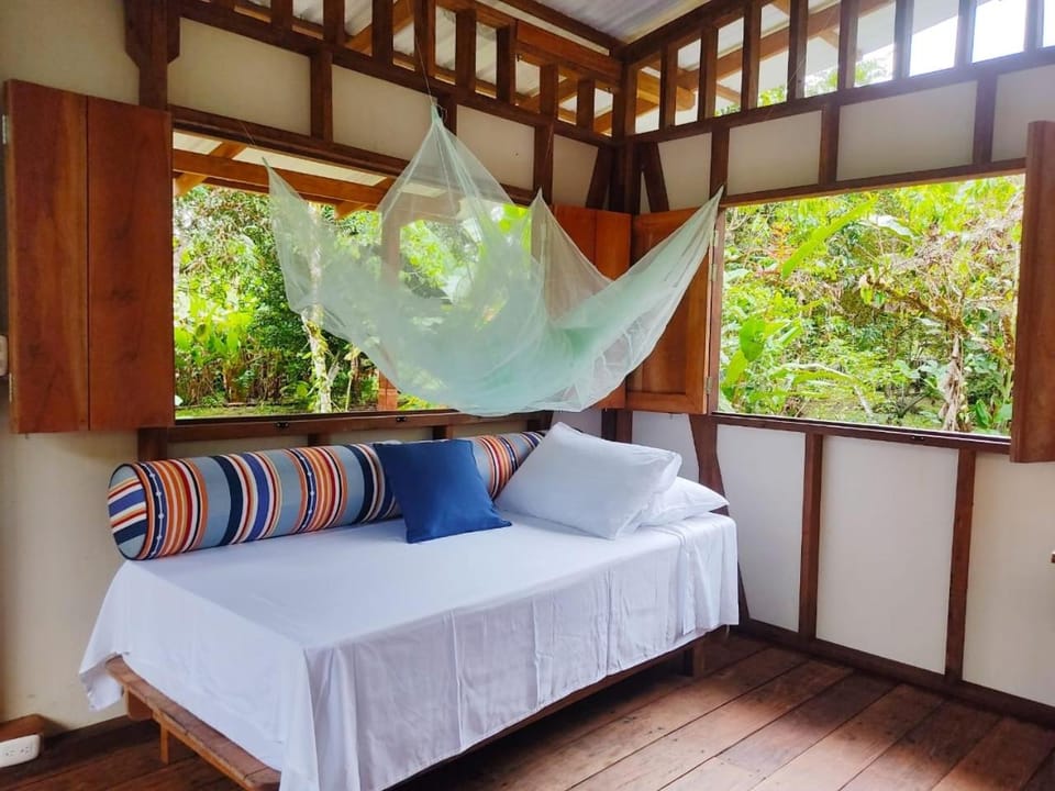 Bed, Photo of the whole room, Garden view