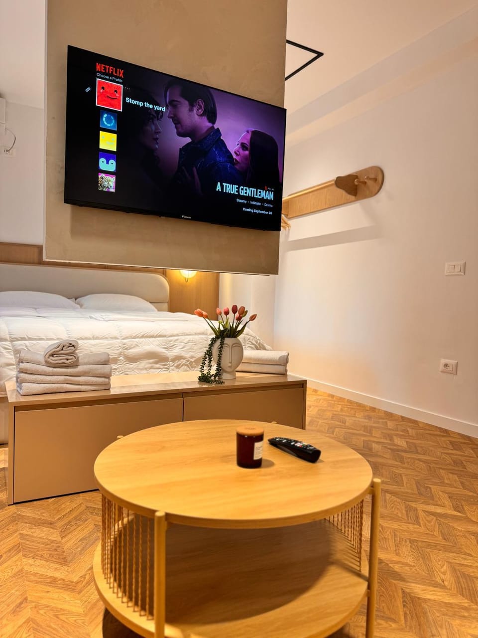 Communal lounge/ TV room, TV and multimedia, Photo of the whole room, Evening entertainment, Bedroom, towels