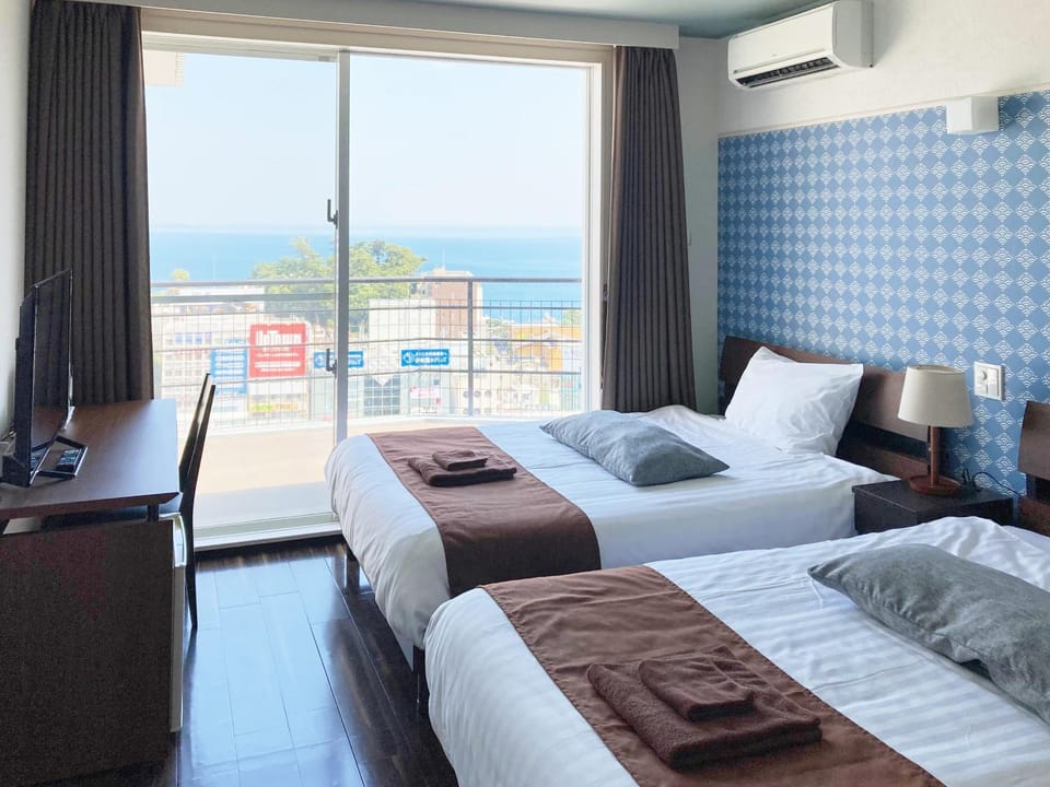Bed, Natural landscape, TV and multimedia, Photo of the whole room, Bedroom, Sea view, towels, air conditioner