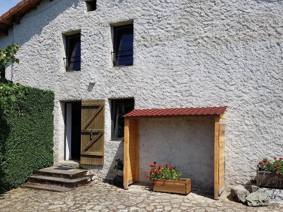 Gîte verdoyant 8 pers, animaux admis, parking - FR-1-489-458 House in Auvergne-Rhône-Alpes