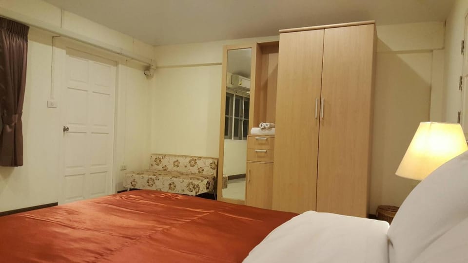 Photo of the whole room, wardrobe