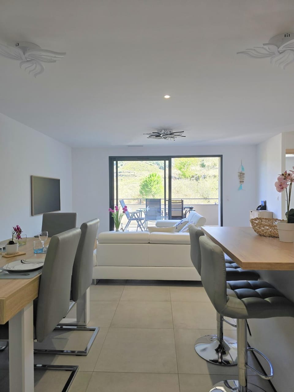 View (from property/room), Living room, Dining area, Mountain view, Sea view, Meals
