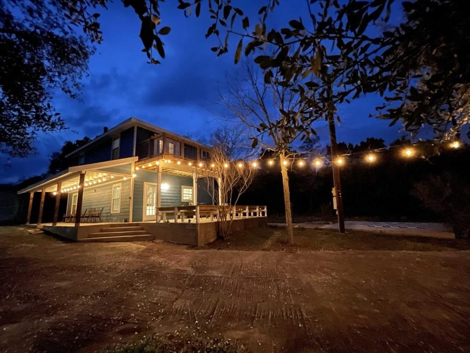 River Rock Retreat Bed and Breakfast in Lakehills
