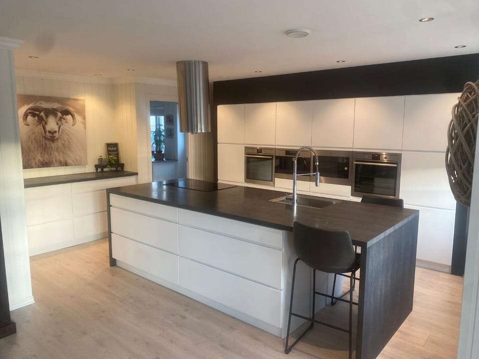 Kitchen or kitchenette, Dining area, stove