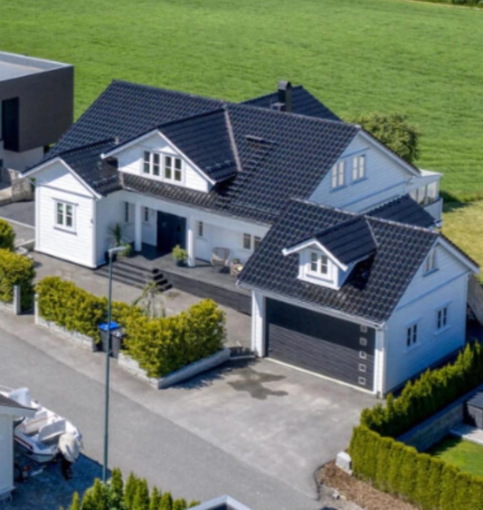 Romslig hus med jacuzzi, spillrom og stor terrasse House in Viken, Norway