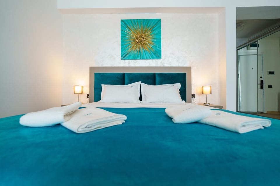 Bed, Photo of the whole room, towels
