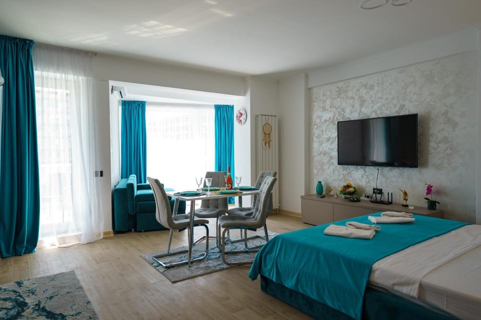 TV and multimedia, Photo of the whole room, Seating area, Dining area, hair dresser