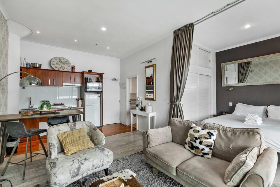Close to Ferry! Viaduct Studio with a Balcony by Zodiak Stays Apartment in Auckland
