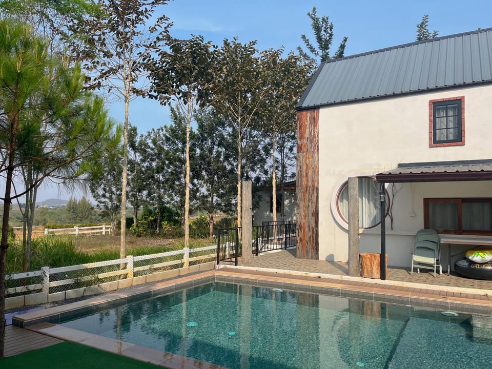 Property building, Pool view, Swimming pool