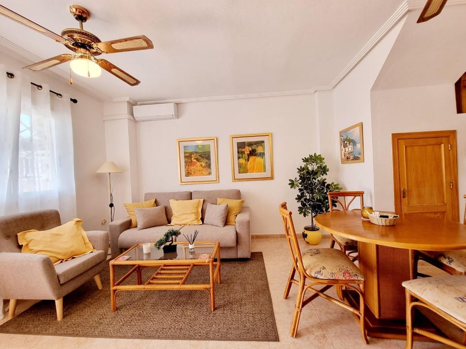 Restaurant/places to eat, Communal lounge/ TV room