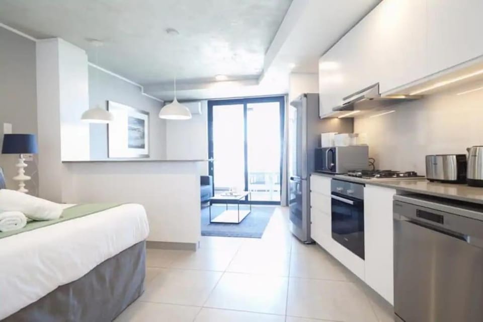 Kitchen or kitchenette, Bedroom