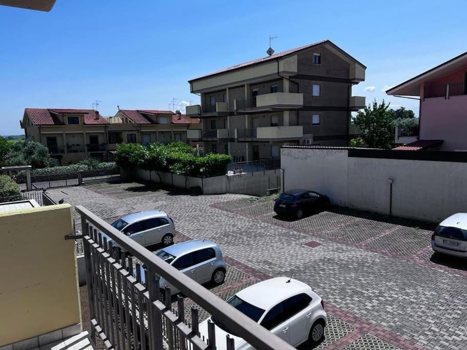 Property building, Balcony/Terrace, Parking