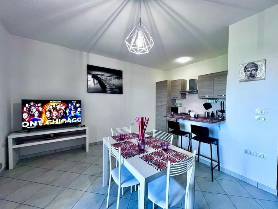 TV and multimedia, Kitchen or kitchenette, Living room, Seating area, Dining area, minibar