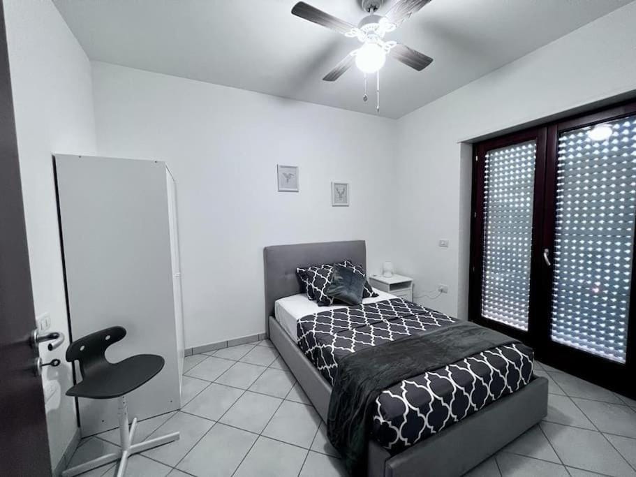 Bed, Bedroom, fireplace