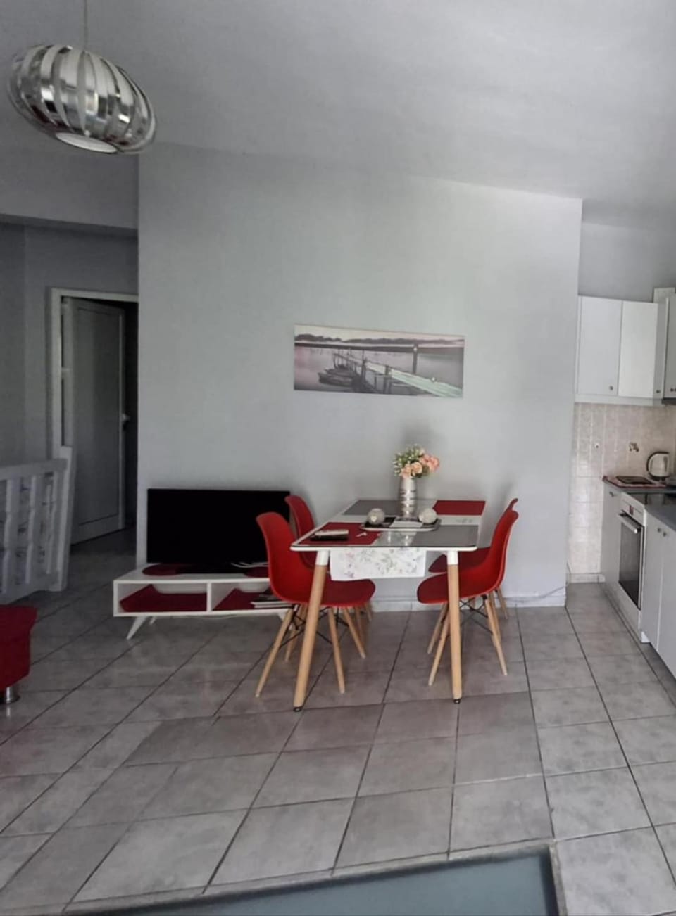 Kitchen or kitchenette, Living room, Seating area, Dining area