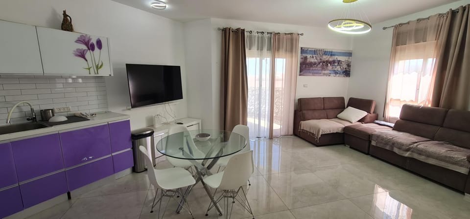 Bed, TV and multimedia, Kitchen or kitchenette, Living room, Dining area