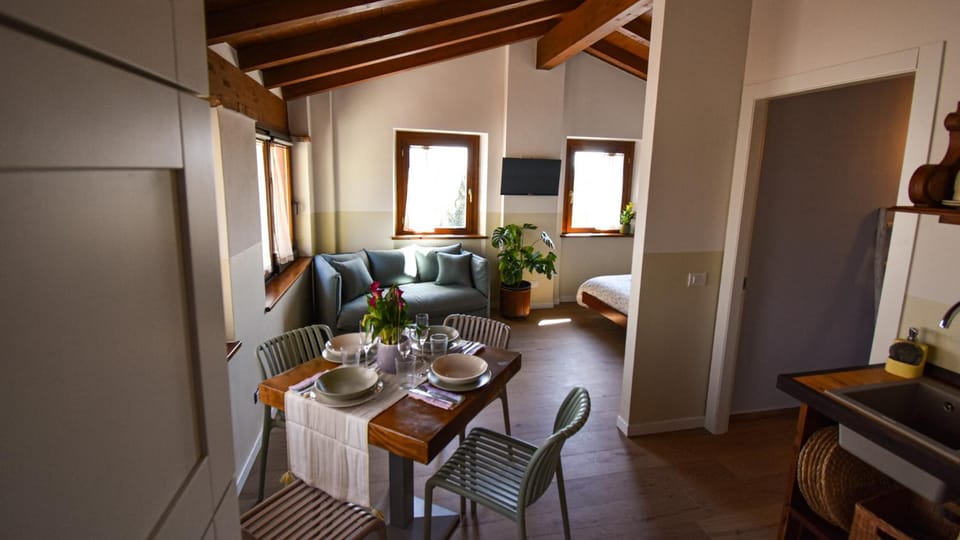 Communal lounge/ TV room, Kitchen or kitchenette, Living room, Dining area