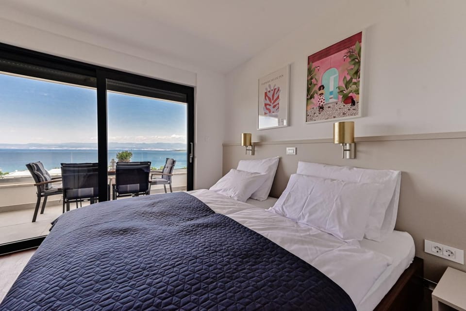 Bed, Bedroom, Sea view