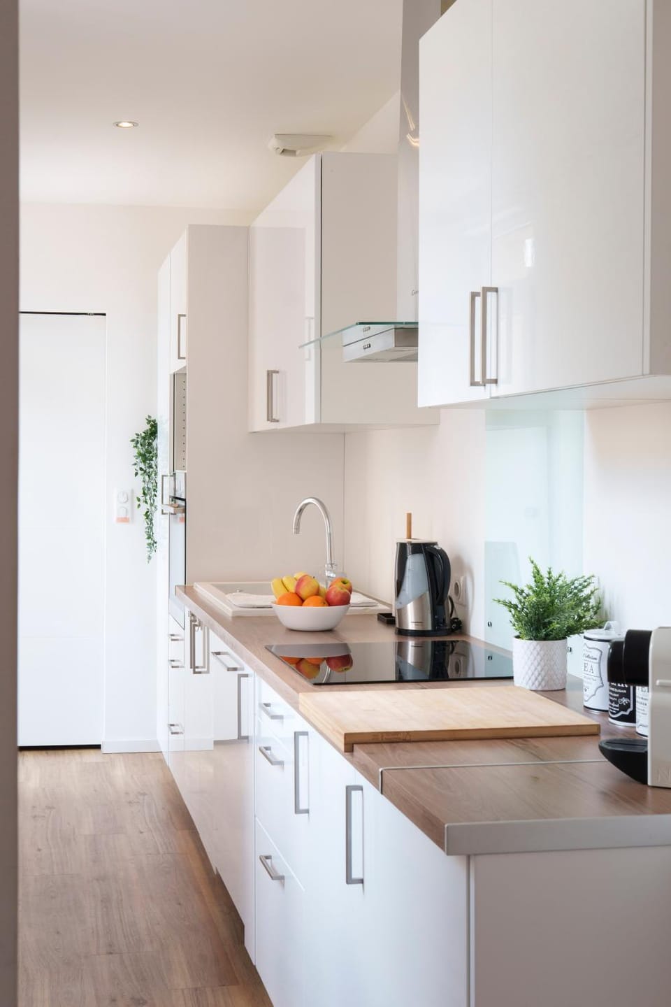 Coffee/tea facilities, dishwasher, microwave, oven, stove, stove, kitchen, kitchen