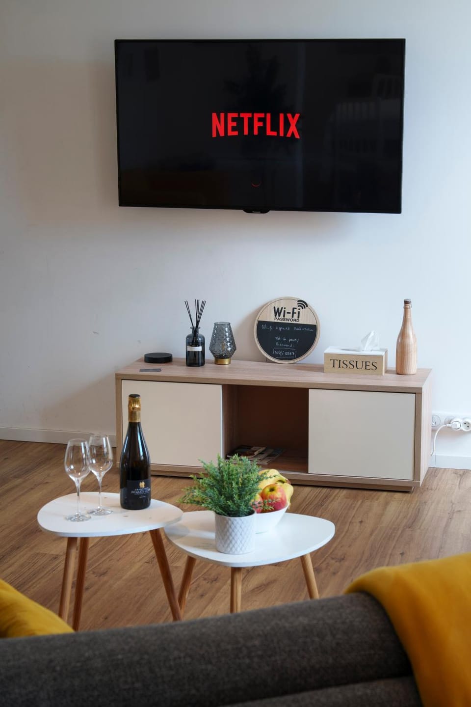 TV and multimedia, Decorative detail, Decorative detail