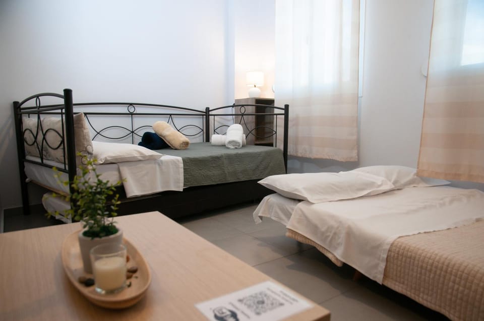 Bed, Photo of the whole room, Bedroom, bunk bed, towels