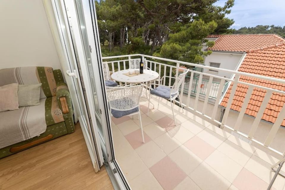 Smile Beach Family Apartment, garage free parking, city centar located Apartment in Makarska