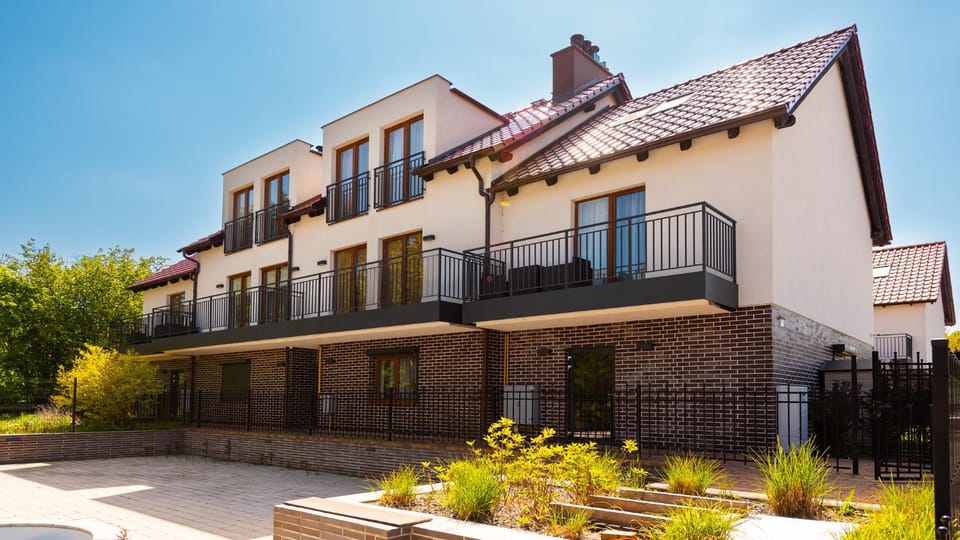 Property building, Spring, Neighbourhood, Garden, Garden view