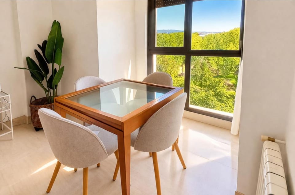 Dining area, City view