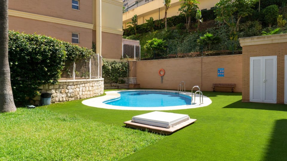 Day, Swimming pool