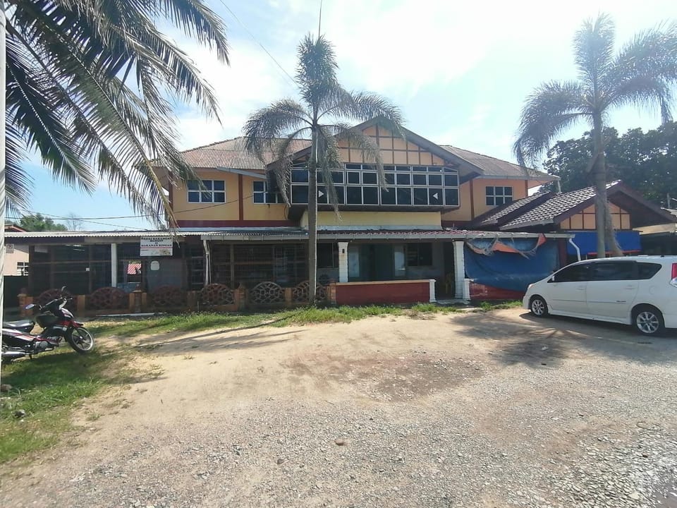Property building, Restaurant/places to eat