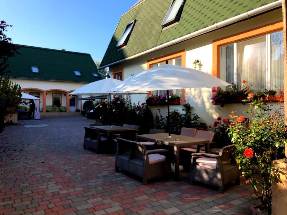 Pensiunea Lucia Bed and Breakfast in Brașov County