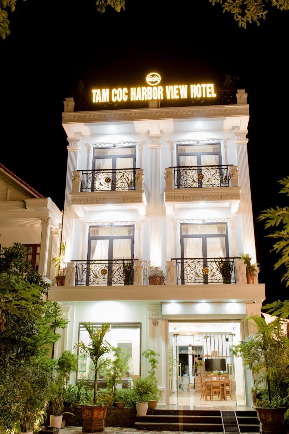 Facade/entrance, Night