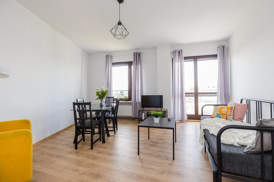 Bed, TV and multimedia, Living room, Seating area, Dining area