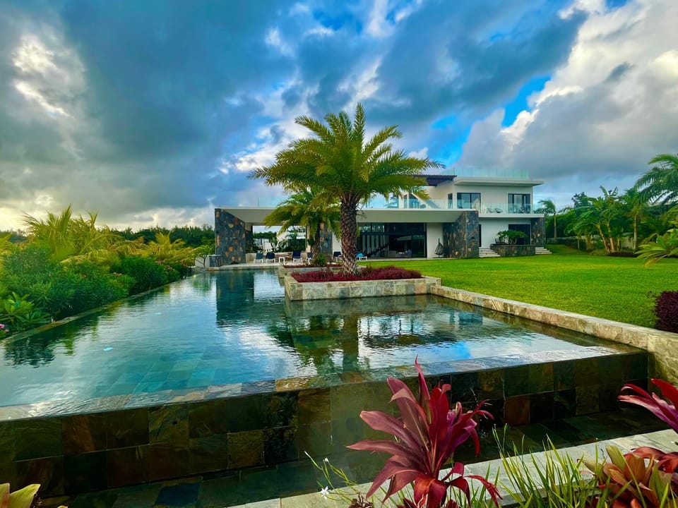 Property building, Garden, Swimming pool
