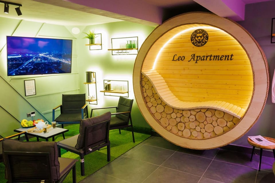 Hot Tub, Sauna, TV and multimedia, Coffee/tea facilities, Photo of the whole room, Seating area, group of guests