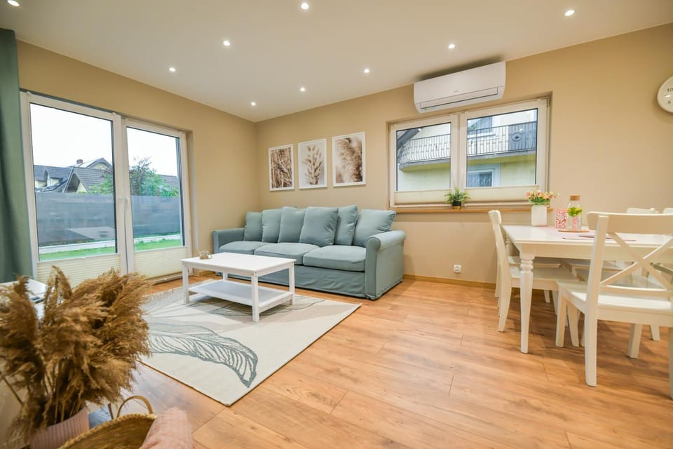 Living room, Seating area, Dining area, air conditioner