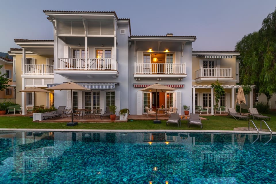 Property building, Swimming pool