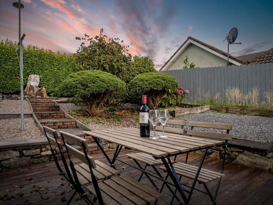 Patio, Garden, Dining area