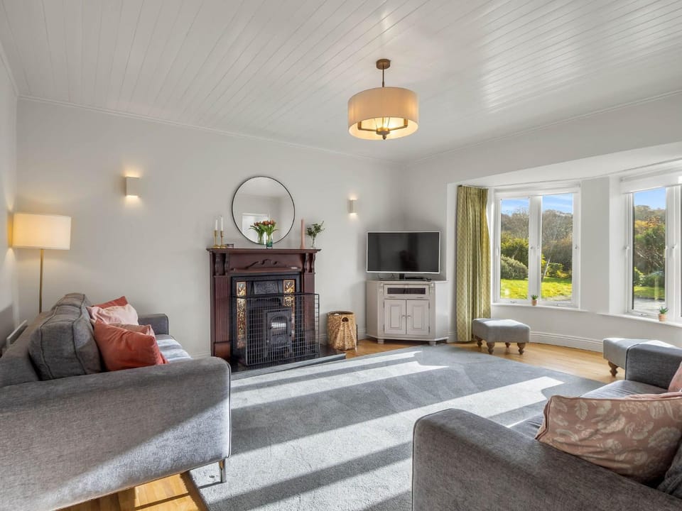 Communal lounge/ TV room, Living room